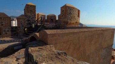 ALMUNECAR, İspanya - 12 Ekim 2023: güneşli bir sabah Almunecar, İspanya 'da San Miguel Şatosu