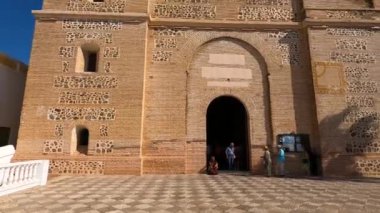 ALMUNECAR, İspanya - 12 Ekim 2023: Almunecar, İspanya 'daki Enkarnasyon Kilisesi