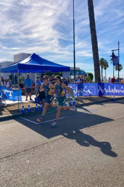 TORREMOLINOS, İspanya - 20 Ekim 2024: Dünya Triatlon Şampiyonası finali, 20 Ekim 2024 tarihinde İspanya 'nın Torremolinos kentinde felçliler