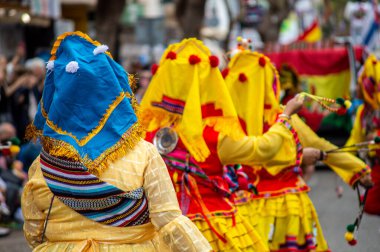 FUENGIROLA, İspanya - 1 Mayıs 2024: Fuengirola, İspanya 'daki Uluslararası Fuar Fuarı' nın açılış töreni