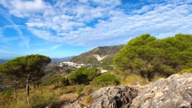 Akdeniz 'e ve Mijas zirvesinden Endülüs' e, Malaga 'ya, İspanya' ya kadar çevresindeki şehirlere panoramik bir bakış