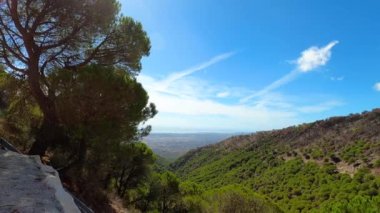 Akdeniz 'e ve Mijas zirvesinden Endülüs' e, Malaga 'ya, İspanya' ya kadar çevresindeki şehirlere panoramik bir bakış