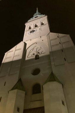 MUNİH, GERMANY - 1 Aralık 2024: St. Michael 's AJesuitchurch, Almanya' nın Münih, Bavyera kentindeki Alplerin kuzeyindeki en büyük Rönesans kilisesi.