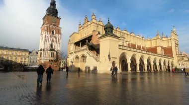 KRAKOW, POLAND - 21 Aralık 2023: Krakow, Polonya 'da Aziz Marys Bazilikası