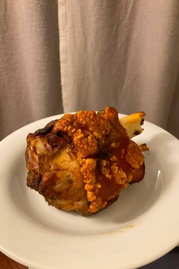 Viktualienmarkt canlı bir Münih pazarıdır. Şehir merkezinde özellikle Noel 'de taze ürünler, otlar, yerel uzmanlıklar ve kültürel çekicilik sunar.