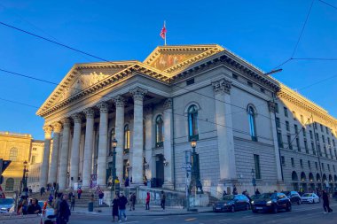 MUNİH, GERMANY - 2 Aralık 2024 Bavyera Devlet Operası (Almanca: Bayerische Staatsoper), Almanya 'nın Münih kentinde bulunan bir operadır.