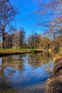 İngiliz bahçesi (Englischer Garten) Münih, Bavyera 'da şehir merkezinden kuzeydoğu şehir sınırlarına kadar uzanan büyük bir halk parkı.