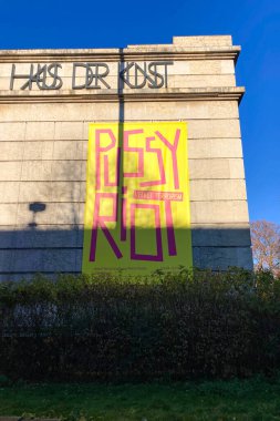 MÜZİK, GERMANE - 2 Aralık 2024: Haus der Kunst, Almanya 'nın Bavyera eyaletinin Münih kentinde yer alan bir modern sanat müzesidir.