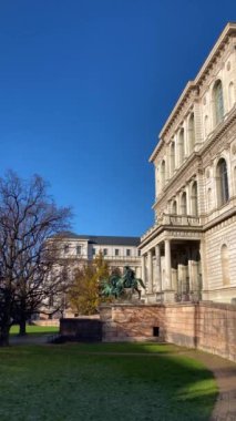 MUNİK, Almanya - 1 Aralık 2024: Münih, Almanya Güzel Sanatlar Akademisi