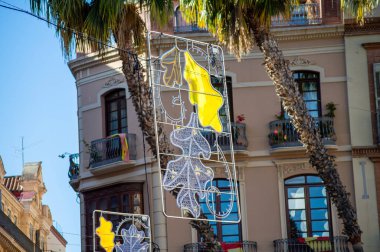 MALAGA, İspanya - 8 Aralık 2024: Malaga, İspanya 'daki şehir merkezinde Noel süslemeleri
