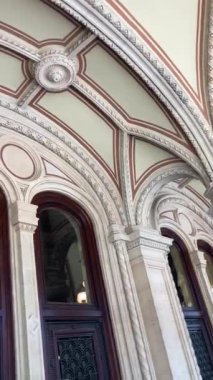 Viyana, AUSTRIA - 18 Temmuz 2024 Viyana Devlet Opera Binası. Tarihi opera binası, Avusturya 'nın Viyana şehrinin 18 Temmuz 2024 tarihli simgesi ve simgesidir.