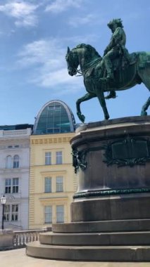 Viyana, AUSTRIA - 18 Temmuz 2024 Viyana Devlet Opera Binası. Tarihi opera binası, Avusturya 'nın Viyana şehrinin 18 Temmuz 2024 tarihli simgesi ve simgesidir.