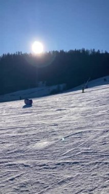 SLOVAKIA, VERNAR - 4 Ocak 2025 'te kayak merkezi Vernar' da sabah kayağı - Studnicky, Slovakya, Vernar 'da 4 Ocak 2025