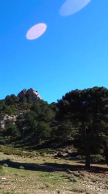 Maroma Tepesi, Sierra Tejeda, İspanya 'ya yürüyüş parkurunun panoramik görüntüsü 