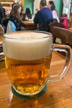 SLOVAKIA, SPISSKA NOVA - 28 Aralık 2024: Spisska Nova Ves, Slovakya 'da Staropramen birası