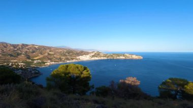 Akdeniz kıyısında gün batımı. La Herradura, Andulasia, Güney İspanya