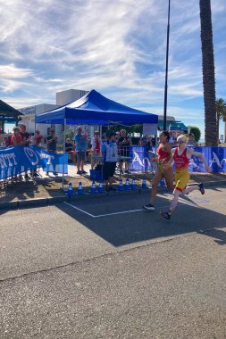TORREMOLINOS, İspanya - 20 Ekim 2024: Dünya Triatlon Şampiyonası finali, 20 Ekim 2024 tarihinde İspanya 'nın Torremolinos kentinde felçliler