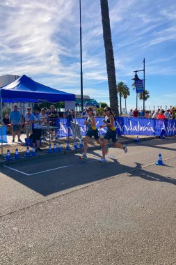 TORREMOLINOS, İspanya - 20 Ekim 2024: Dünya Triatlon Şampiyonası finali, 20 Ekim 2024 tarihinde İspanya 'nın Torremolinos kentinde felçliler