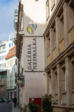 SLOVAKIA, BRATISLAVA - 8 Ocak 2025: Nedbalka Galerisi görevi, Slovakya 'da çalışan önde gelen sanatçıların kamuoyu anlayışını ve sanattan keyif almasını teşvik etmektir