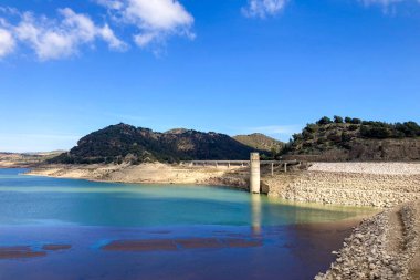 Guadalhorce veya Guadalteba rezervuarları, Guadalhorce Nehri 'nin ortasındaki altı rezervuarlı ve en büyük iki kolundan biridir: Turon Nehri ve Guadalteba Nehri, Endülüs, İspanya