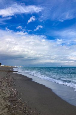 İspanya 'nın Torremolinos plajındaki bulutlar