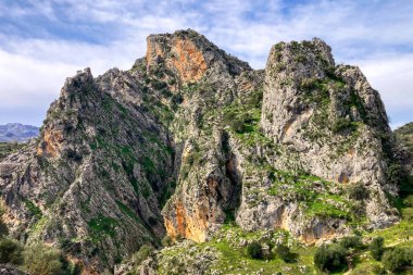 İspanya 'nın Endülüs Bölgesi' nin Malaga ilindeki Montejaque barajına (Presa de Montejaque) ve Hundidero mağarasına yürüyüş