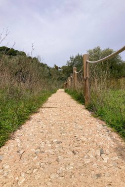 İspanya 'nın Endülüs Bölgesi' nin Malaga ilindeki Montejaque barajına (Presa de Montejaque) ve Hundidero mağarasına yürüyüş