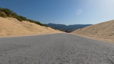 Valdevaqueros Dune, İspanya 'nın Cebelitarık Boğazı boyunca Tarifa' da bulunan büyüleyici bir kum tepesidir.