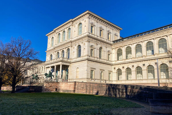 МЮНХЕН, ГЕРМАНИЯ - ДЕКАБРЬ 1, 2024: Академия изящных искусств в Мюнхене, Германия