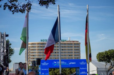 TORREMOLINOS, İspanya - 20 Ekim 2024: Dünya Triatlon Şampiyonası finali, 20 Ekim 2024 tarihinde İspanya 'nın Torremolinos kentinde felçliler