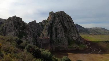 İspanya 'nın Endülüs Bölgesi' nin Malaga ilindeki Montejaque barajına (Presa de Montejaque) ve Hundidero mağarasına yürüyüş