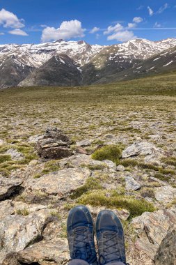 Sierra Nevada Ulusal Parkı, İspanya 'da bahar aylarında Mulhacen tepesine yürüyüş yolu.