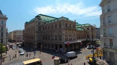 Viyana, AUSTRIA - 18 Temmuz 2024 Viyana Devlet Opera Binası. Tarihi opera binası, Avusturya 'nın Viyana şehrinin 18 Temmuz 2024 tarihli simgesi ve simgesidir.