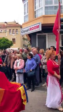 FUENGIROLA, İspanya - 1 Mayıs 2024: Fuengirola, İspanya 'daki Uluslararası Fuar Fuarı' nın açılış töreni