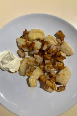 Ukrayna ulusal yemeği - pastırmalı Poltavsky galuşki