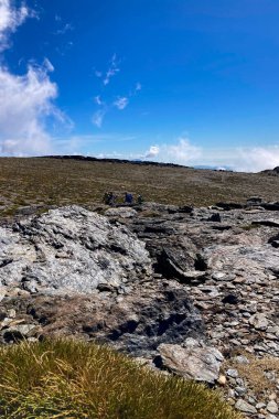 Bulutlu dağların üzerinden Mulhacen Tepesi 'ne, Sierra Nevada Ulusal Parkı' na, Endülüs 'e, İspanya' ya