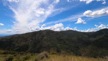 Sierra de las Nieves Ulusal Parkı 'ndaki Genal Vadisi' nin muhteşem manzarası, Endülüs, Güney İspanya