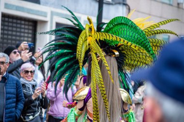 FUENGIROLA, İspanya - 1 Mayıs 2024: Fuengirola, İspanya 'daki Uluslararası Fuar Fuarı' nın açılış töreni