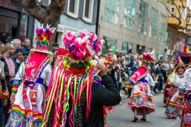 FUENGIROLA, İspanya - 1 Mayıs 2024: Fuengirola, İspanya 'daki Uluslararası Fuar Fuarı' nın açılış töreni