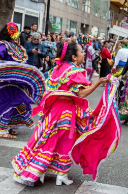 FUENGIROLA, İspanya - 1 Mayıs 2024: Fuengirola, İspanya 'daki Uluslararası Fuar Fuarı' nın açılış töreni