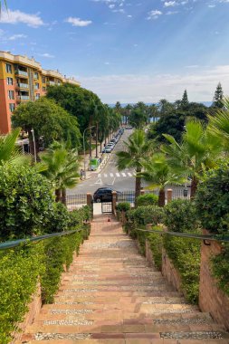 TORREMOLINOS, SPAIN - 25 Ekim 2024: Navajas Sarayı, 1925 'teki Mağribi canlanmasının fayanslarıyla süslenmiş bir saray, Torremolinos, İspanya' da 25 Ekim 2024 'te