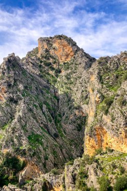 İspanya 'nın Endülüs Bölgesi' nin Malaga ilindeki Montejaque barajına (Presa de Montejaque) ve Hundidero mağarasına yürüyüş