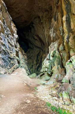 İspanya 'nın Endülüs Bölgesi' nin Malaga ilindeki Montejaque barajına (Presa de Montejaque) ve Hundidero mağarasına yürüyüş