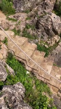 İspanya 'nın Endülüs Bölgesi' nin Malaga ilindeki Montejaque barajına (Presa de Montejaque) ve Hundidero mağarasına yürüyüş