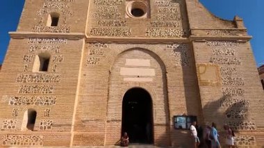 ALMUNECAR, İspanya - 12 Ekim 2023: Almunecar, İspanya 'daki Enkarnasyon Kilisesi