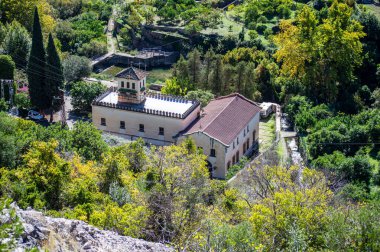 Merkezi San Pascual hidroelektrik santralinin panoramik manzarası, Yunquera, İspanya 