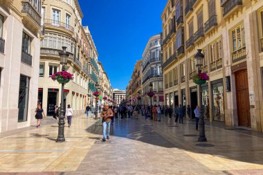 MALAGA, İspanya - 29 Mart 2025: Malaga, İspanya şehir merkezinde yürüyüş