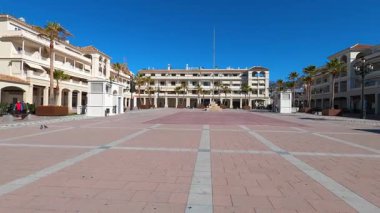NERJA, İspanya - 22 Mart 2025: Büyüleyici şehir, İspanya 'nın Nerja Meydanı, 22 Mart 2025
