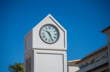 NERJA, İspanya - 22 Mart 2025: İspanya Meydanı, 22 Mart 2025 tarihinde İspanya 'nın Nerja kentinde nefes kesici manzaralar ve pitoresk bir atmosfer sunmaktadır.