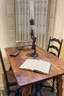 MALAGA, İspanya - 20 Mayıs 2023: Ziyaret Müzesi - Casa Natal de Picasso 20 Mayıs 2023 'te Malaga, İspanya' da serbest kültür akşamı